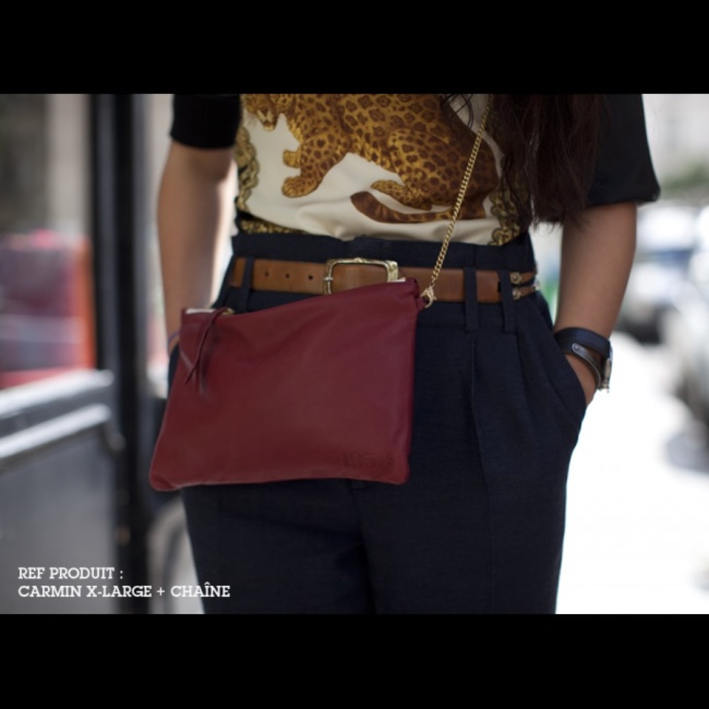 NEW Maison 1951 XL pochette in carmine